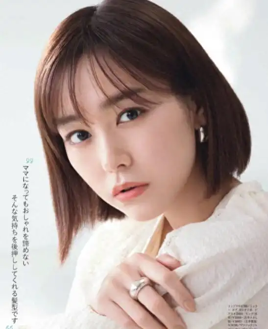 女人过了45岁,夏天就剪这3款"短发",减龄显气质,人见人夸