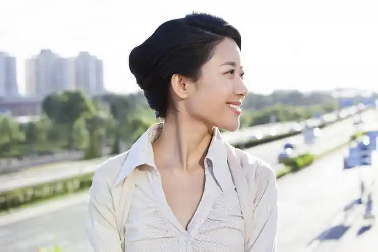 东方人,成年人,一个人,商务人士,商务女性,笑,微笑,露齿笑,横图,室外