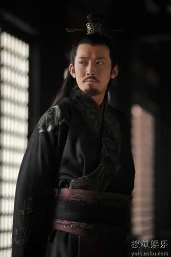 张博在《三国》中饰演孙权