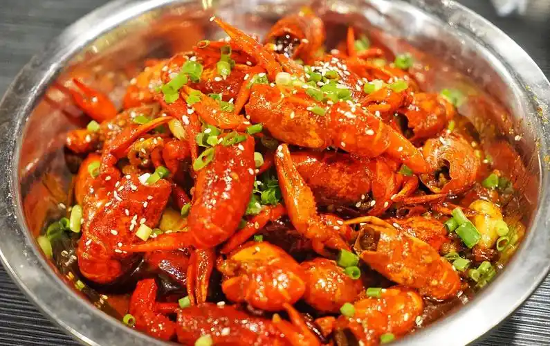 喜欢吃虾的小伙伴看过来,教你一道油焖大虾,鲜美可口,虾汁浓稠_高清