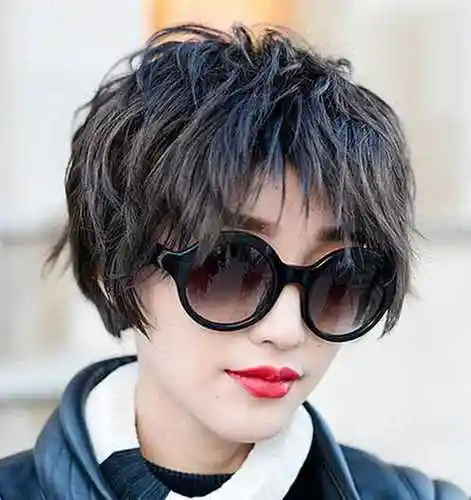 不过要出来这样的效果打理也非常重要,适量用定型产品会让你的锡纸烫