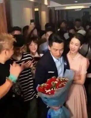 刘恺威和陈都灵在电视剧里饰演的是职场小白和顶头上司之间开始的办公