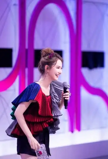 戚薇优雅靓丽综艺剧照图片1012