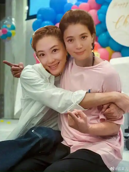 应采儿搞怪修图,希望你们一直幸福下去_张智霖_陈小春_袁咏仪