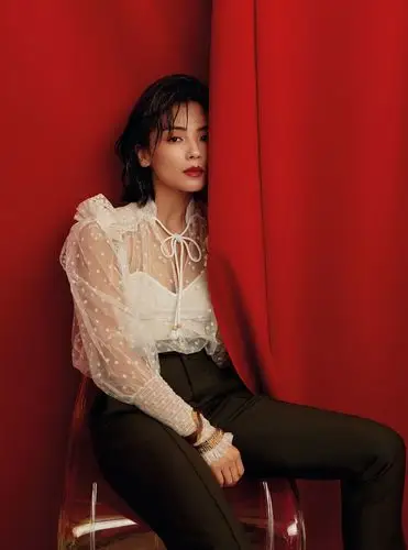 刘涛曝光杂志大片 风格突破呈现高饱和慵懒风