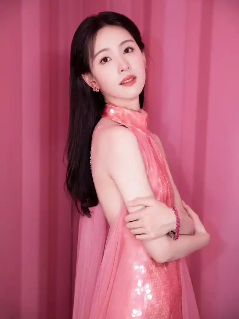 南航校花陈都灵美照,颜值真的是太美了!