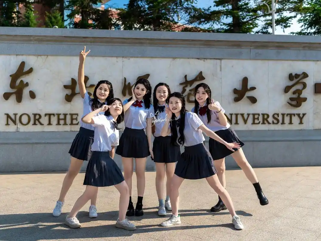 毕业季|青春活力的多人毕业照姿势组合.