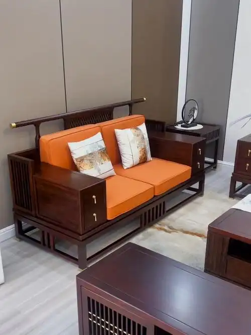 上热门 一款新中式实木沙发,以优质实木材料制成,内外兼修,展现出传统