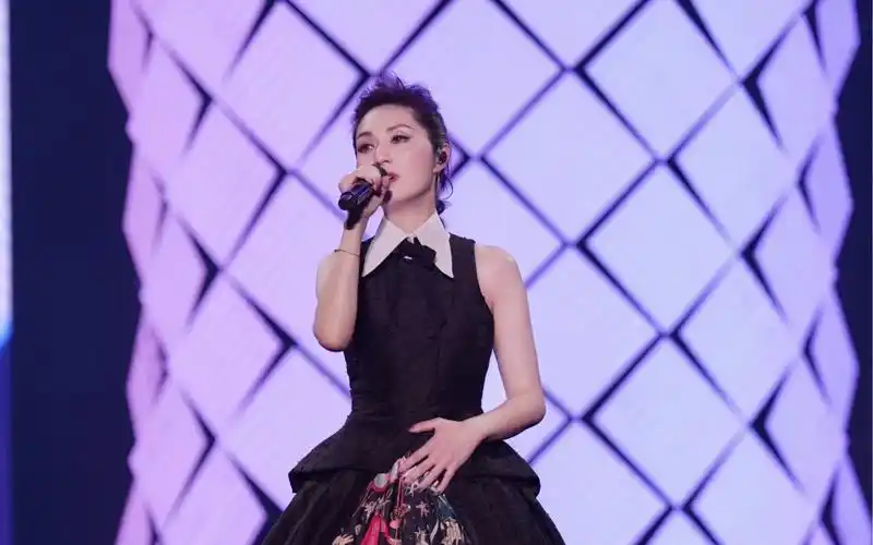 杨千嬅深圳演唱会—可惜我是水瓶座