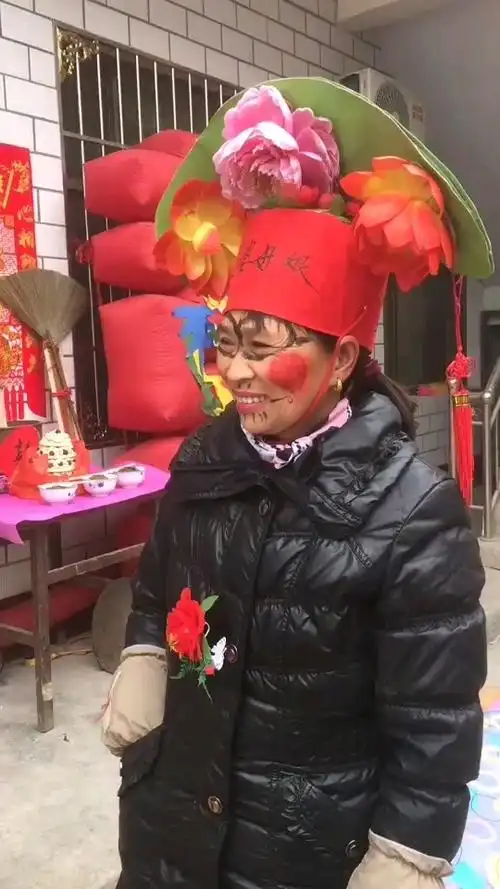 全民小剧场#喜公公,喜婆婆 这身打扮 真好看  热热闹闹接新娘