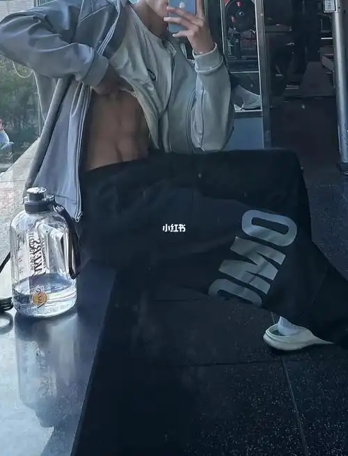 做梦想想都笑醒了#腹肌  #体育生