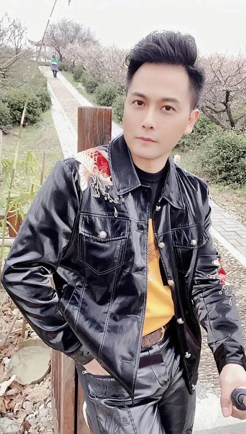 暖男先生 用我自己的照片来配我自己的原声,不知道看见的朋友 - 抖音