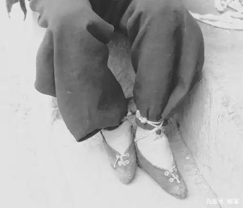 裹脚女人的小脚   来源:网络