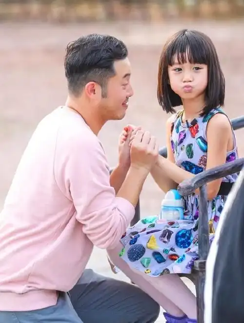 沙溢看考拉的一个眼神就暴露了他是个女儿奴