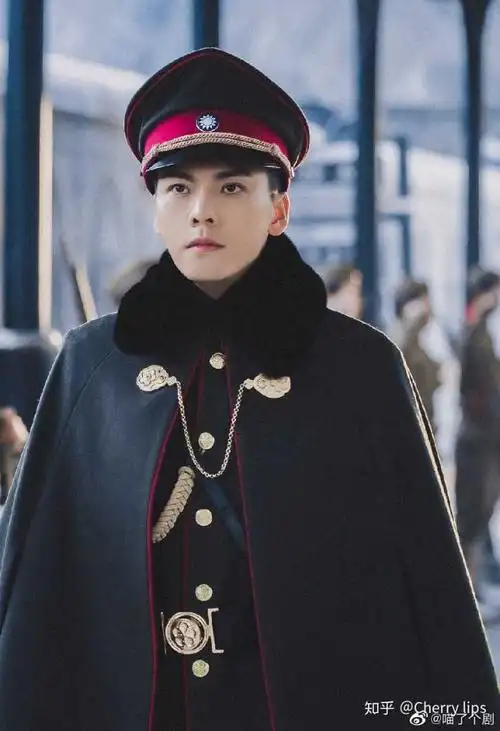 【the boyz金泳勋】 【这张照片据说也是用陈伟霆的军装照来p的,暂时