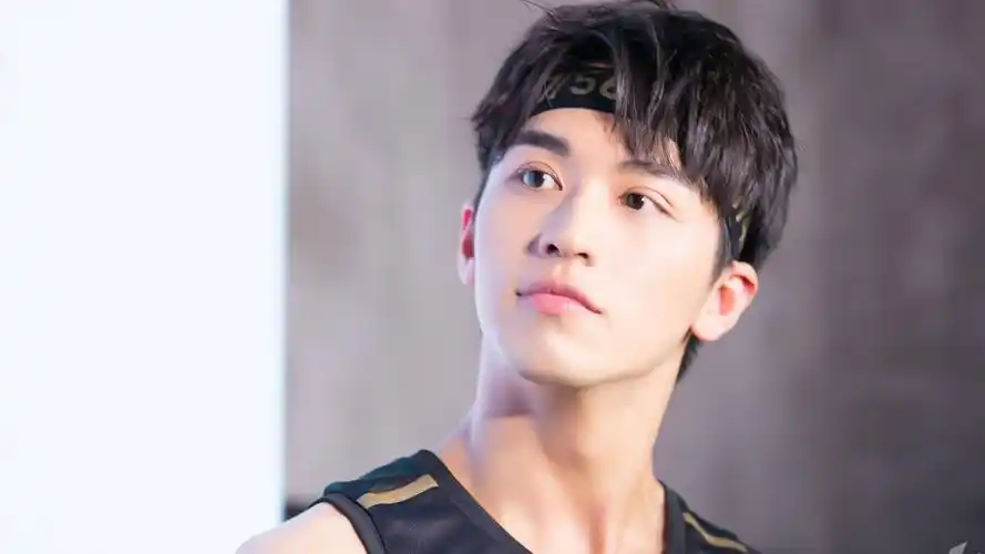 下载高清原图安装元气桌面,海量壁纸一键设置尺寸:3840x2160体积:1.