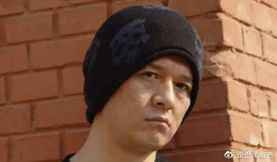 在大家的眼中,伍宇娟和贾宏声是一对金童玉女,十分般配.