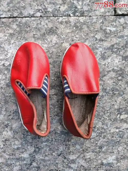 八十年代怀旧收藏品一一儿童人造革鞋