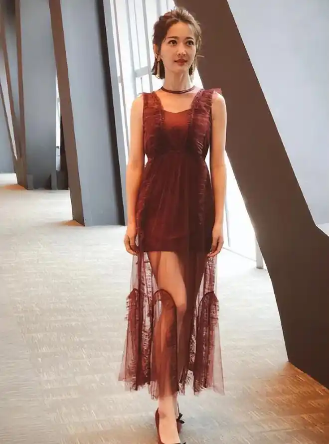 "财经一姐"谢颖颖:音乐专业出身,为何走上了财经主持道路