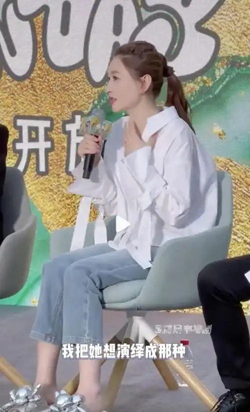 48岁李小冉和张若昀同框:把帅哥比得「黑得一批」!吴刚面相变了