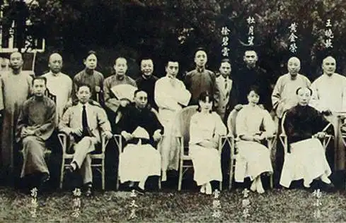 杜月笙与梅兰芳等戏曲界名人的合影▼