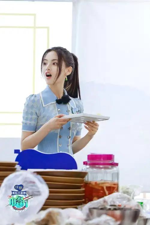 中餐厅的打工小妹杨超越9p