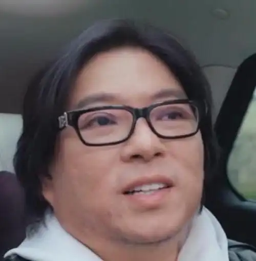 52岁高晓松暴瘦26斤,割欧式双眼皮,美白牙齿,油腻大叔成帅小伙