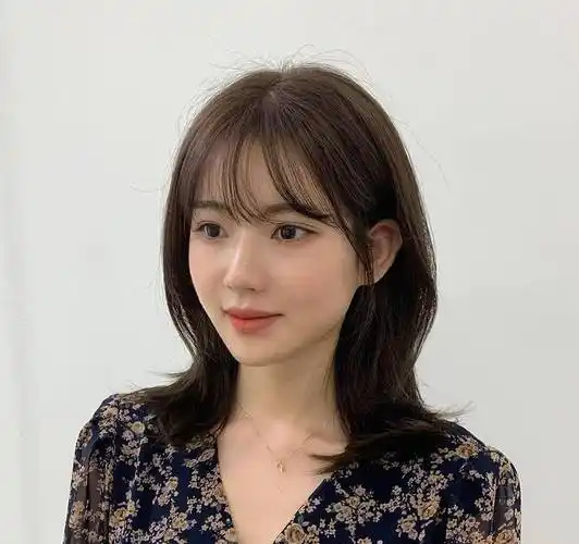 大宽脸适合什么发型 最显气质的烫卷头怎么选