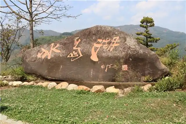 【冰岛老寨初印象】沿途见闻