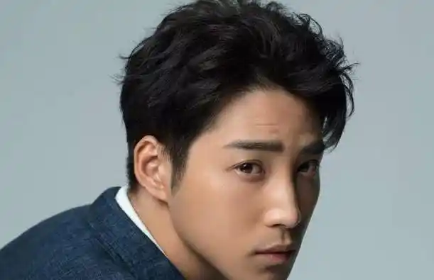 男演员妆造很重要!演完《熟年》再演《烈焰》,同一演员却认不出_庞瀚