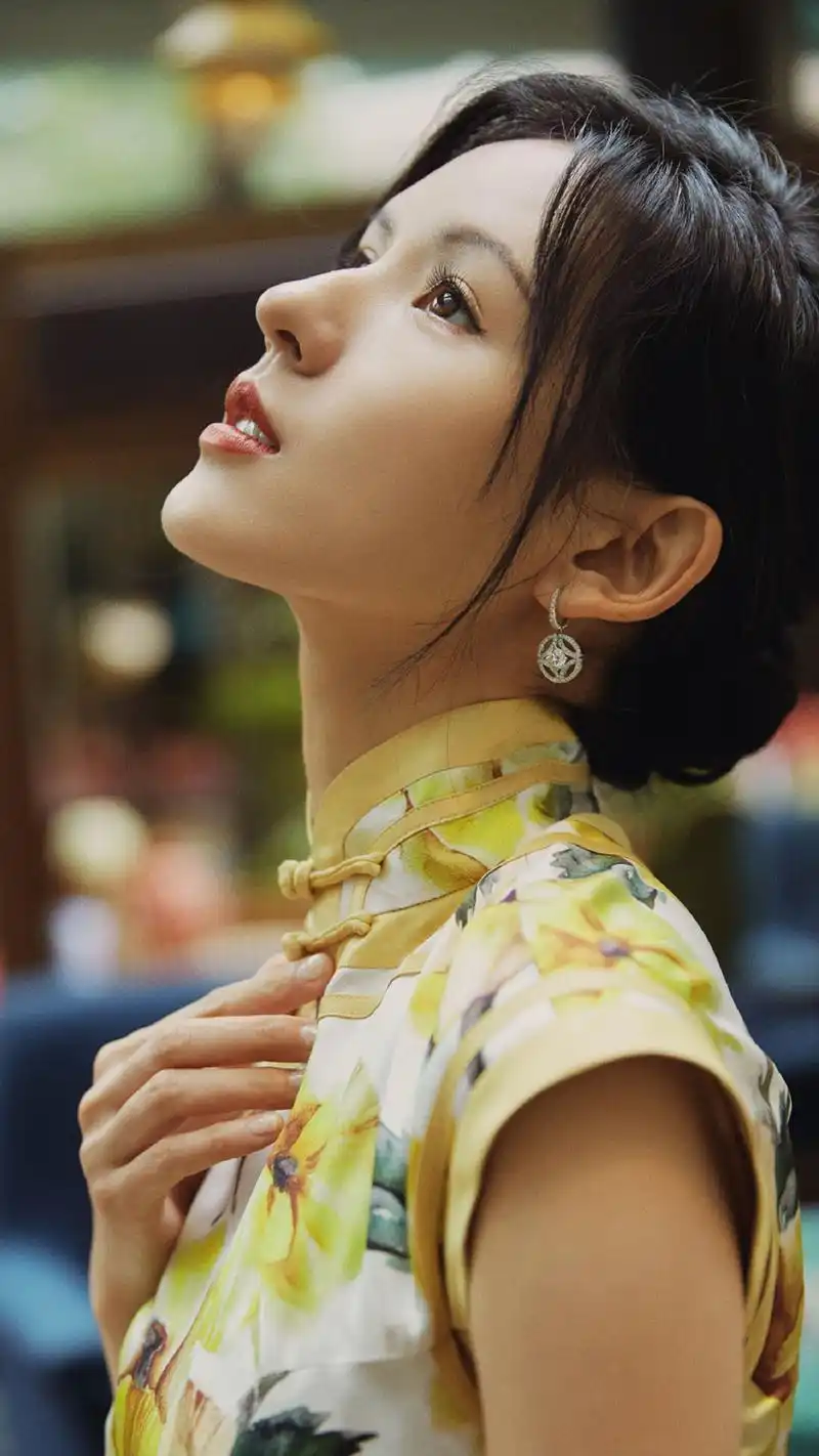 张予曦复古韵味旗袍写真手机壁纸