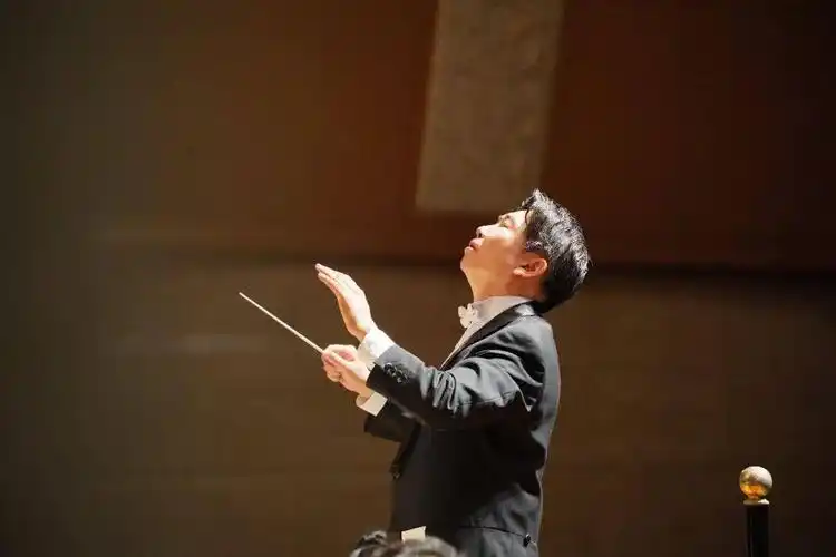 彼得与狼火鸟指挥家夏小汤携手中国爱乐青少年交响乐团联袂奉献交响