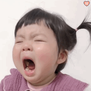 表情包动图小丸子一哭我就想笑系列这个是正常版本 一会发大脸特效的