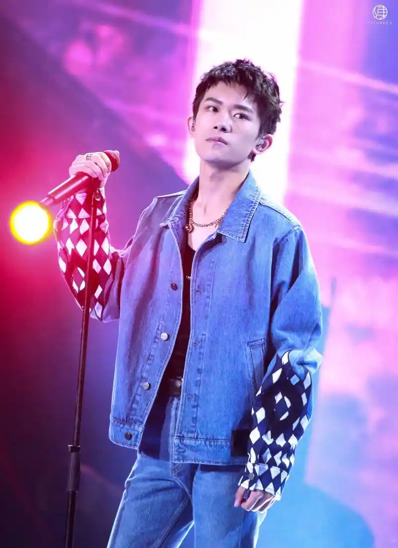 易烊千玺这个发型真是绝了!