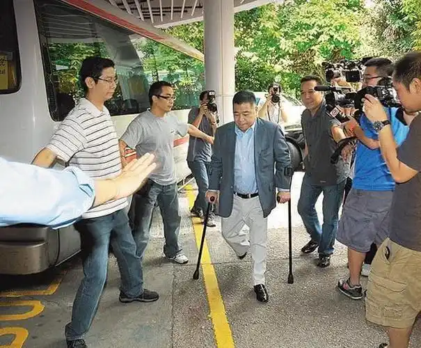 马廷强:黎姿退隐娱乐圈后仍能风光无比的最强后盾!