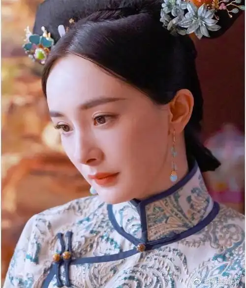 杨幂时隔8年再演清宫戏从宫女晋级成贵妃眼神就像变了一个人