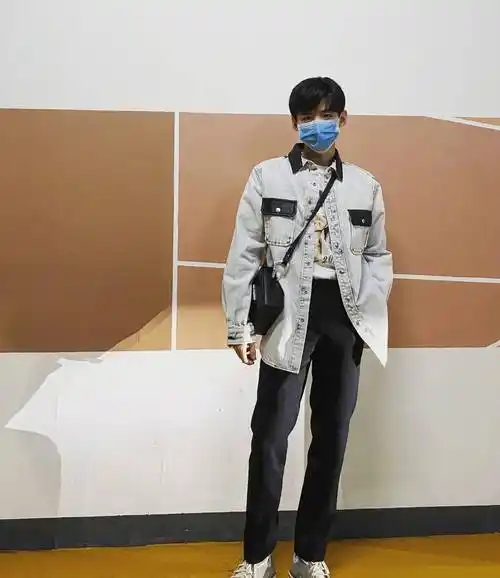 白敬亭高清私服穿搭,在他的身上,有种文静与幽默的奇妙碰撞!