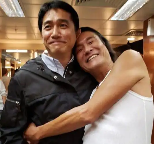 当60岁的梁家辉遇梁朝伟秒变迷弟圆梦脸与无奈脸对比明显