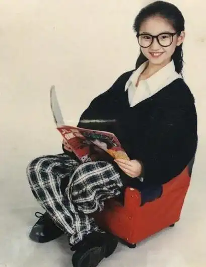 景甜罕见童年照曝光双马尾俏皮可爱