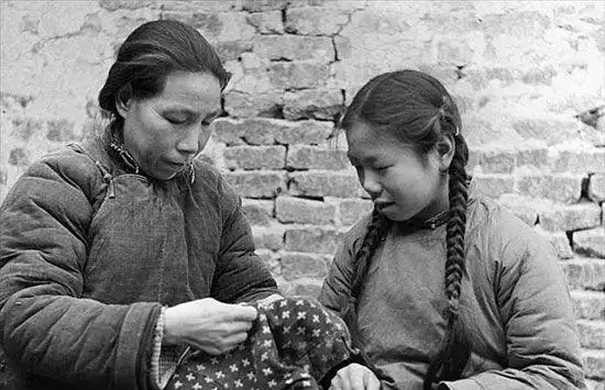 新三年,旧三年,缝缝补补又三年.曾经人人都穿过补丁衣服