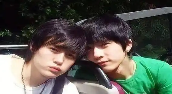 井柏然身边的五个男人,一人反目成仇一人险被其"掰弯"_付辛博_王中磊