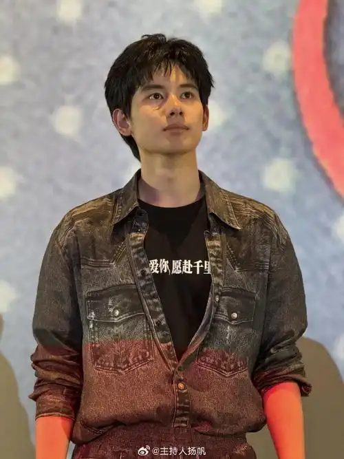 胡先煦与郑州影迷双向奔赴##电影穿过月亮的旅行