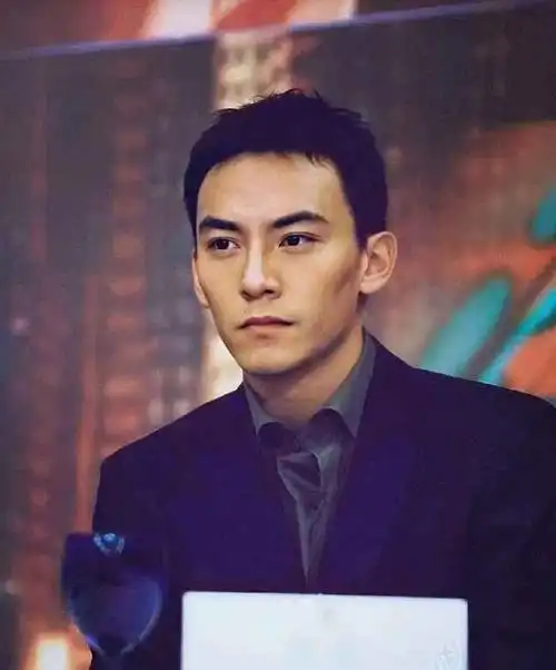 他,九天战神,风华绝代,气度卓然,护佑苍生,亦不负所爱|张震|九宸_网易