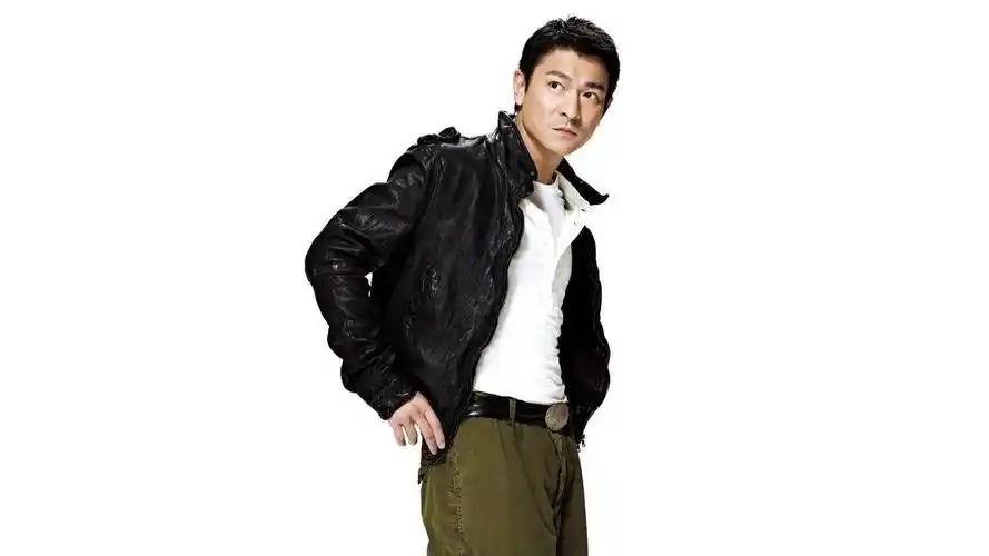 小鸟虽小,可它玩的确是整个天空.