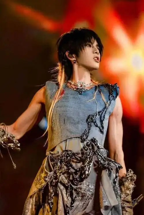 华晨宇怒了纪实官宣演唱会却因拒绝月经羞耻上热搜气的飙脏话