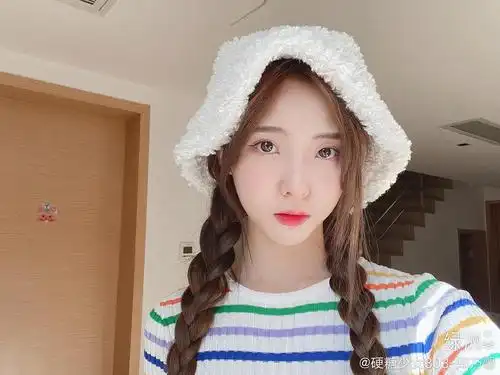 郑乃馨!发了11张自拍!