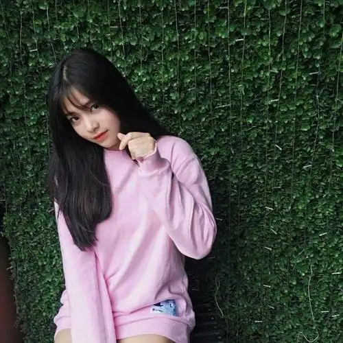 15岁女孩被称为越南国民妹妹时而清纯时而性感太好看了