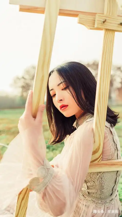 美人颜:大眼睛清纯少女,甜美迷人