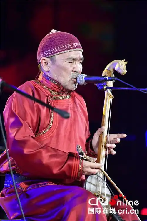 新疆蒙古族歌手金鹰相约首届"草原之约"国际游牧音乐节_义虎平_哈图_