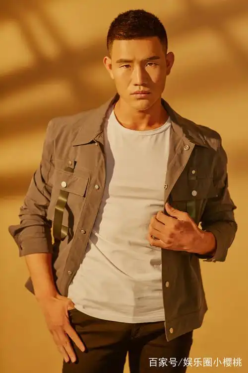 中国硬汉谢孟伟暖色大片曝光 温情演绎"阳光型男"